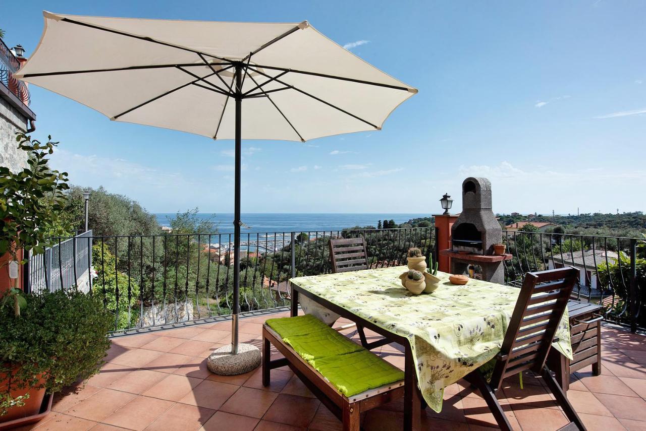 Esclusiva Terrazza Vista Porto Apartment วาราซเซ ภายนอก รูปภาพ