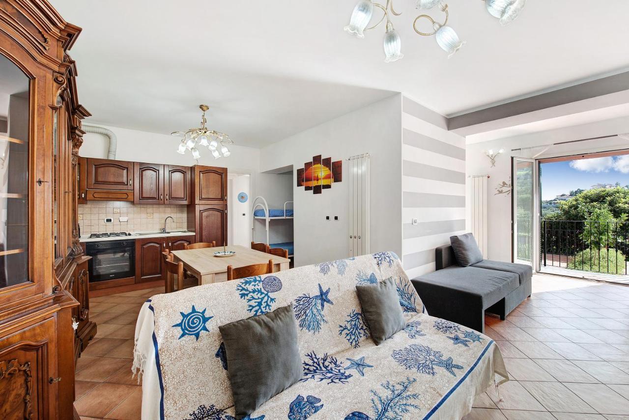 Esclusiva Terrazza Vista Porto Apartment วาราซเซ ภายนอก รูปภาพ