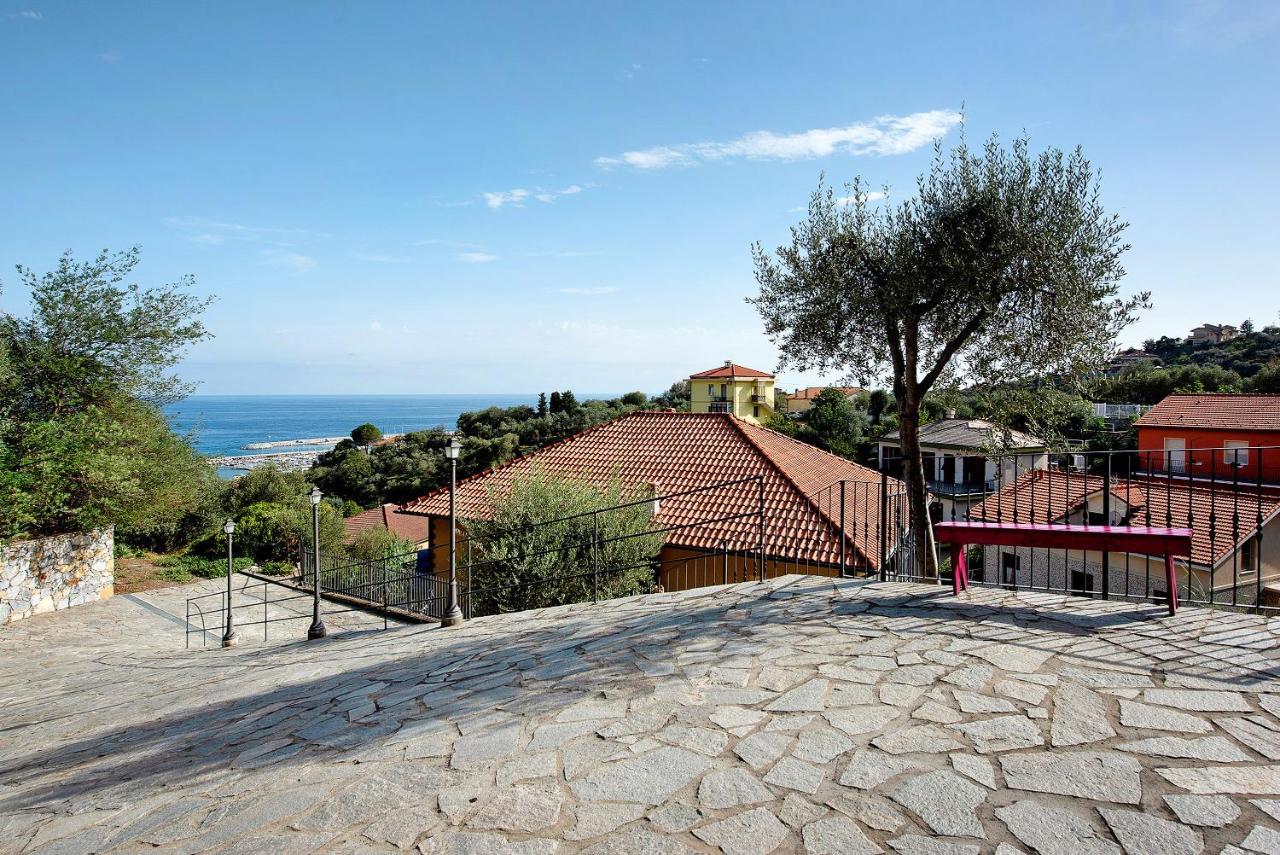 Esclusiva Terrazza Vista Porto Apartment วาราซเซ ภายนอก รูปภาพ