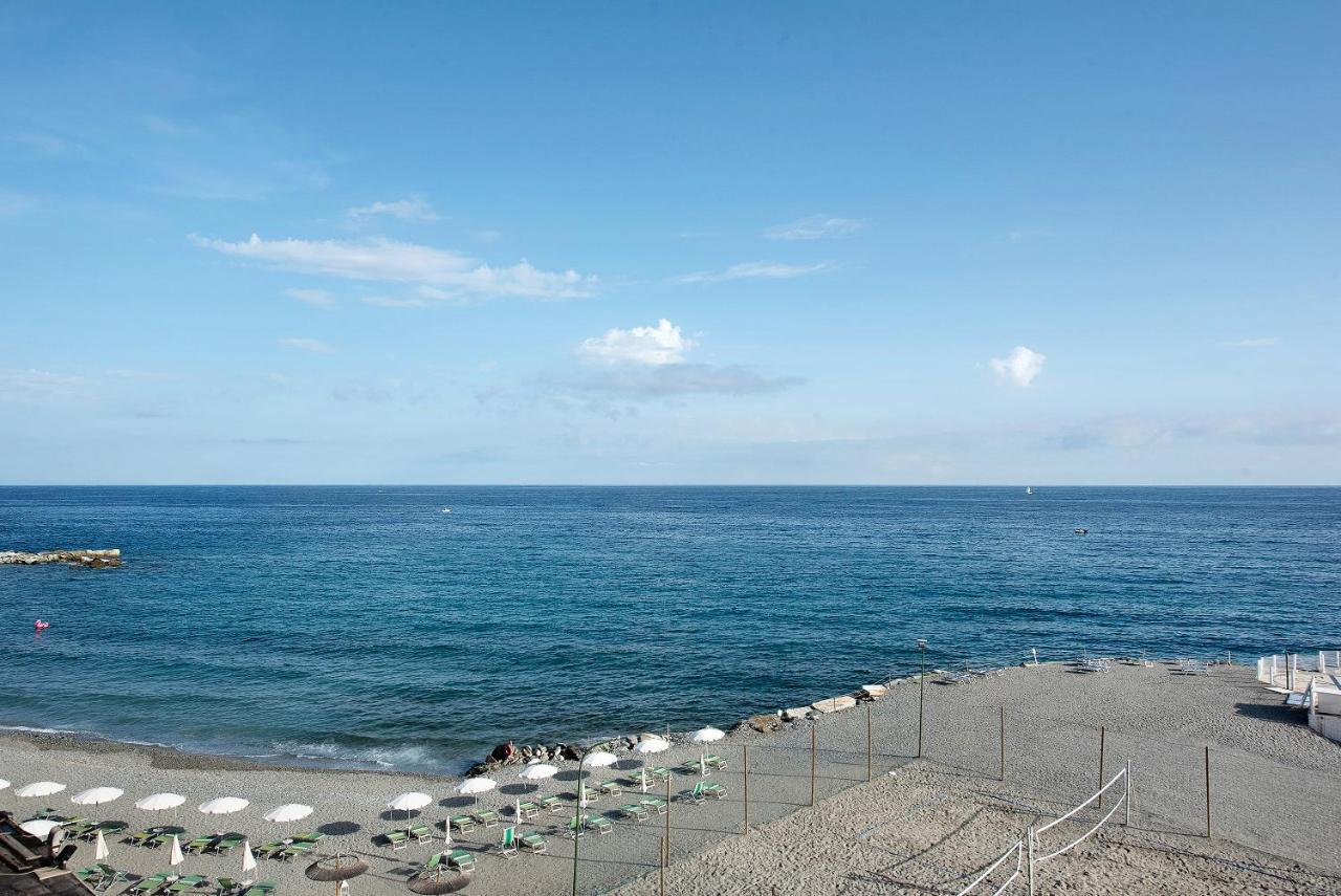 Esclusiva Terrazza Vista Porto Apartment วาราซเซ ภายนอก รูปภาพ
