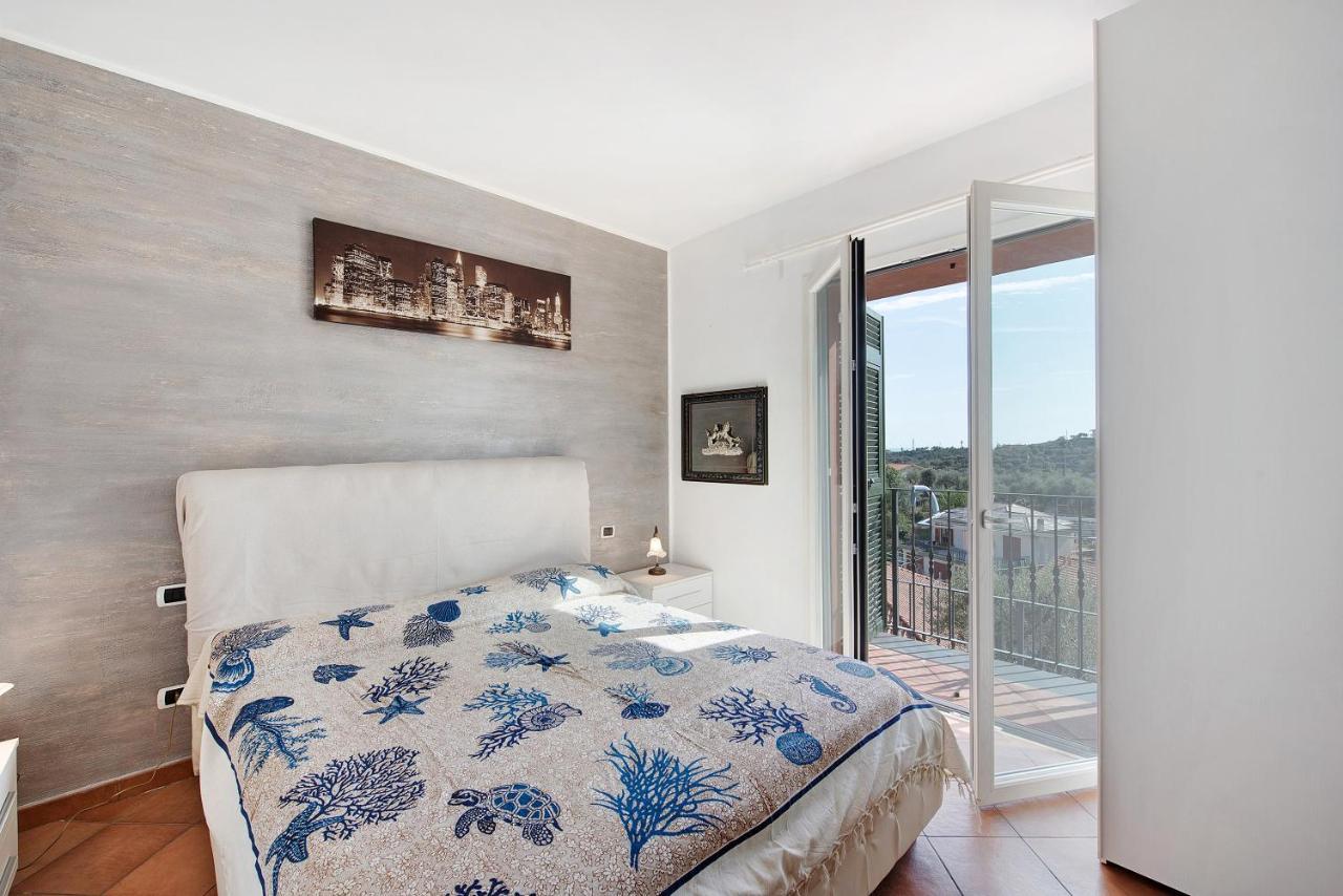 Esclusiva Terrazza Vista Porto Apartment วาราซเซ ภายนอก รูปภาพ