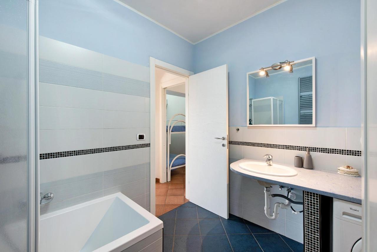 Esclusiva Terrazza Vista Porto Apartment วาราซเซ ภายนอก รูปภาพ